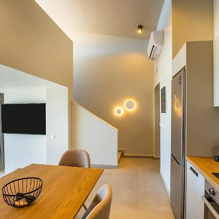 Anemelia * Foiníkion