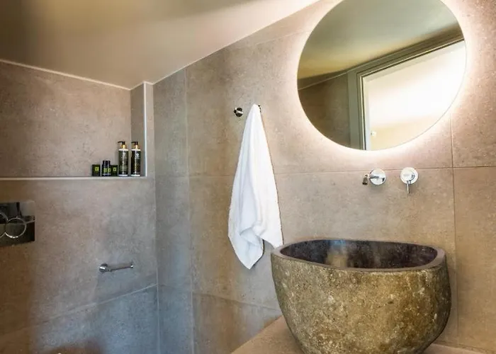 Anemelia فيلة Foiníkion